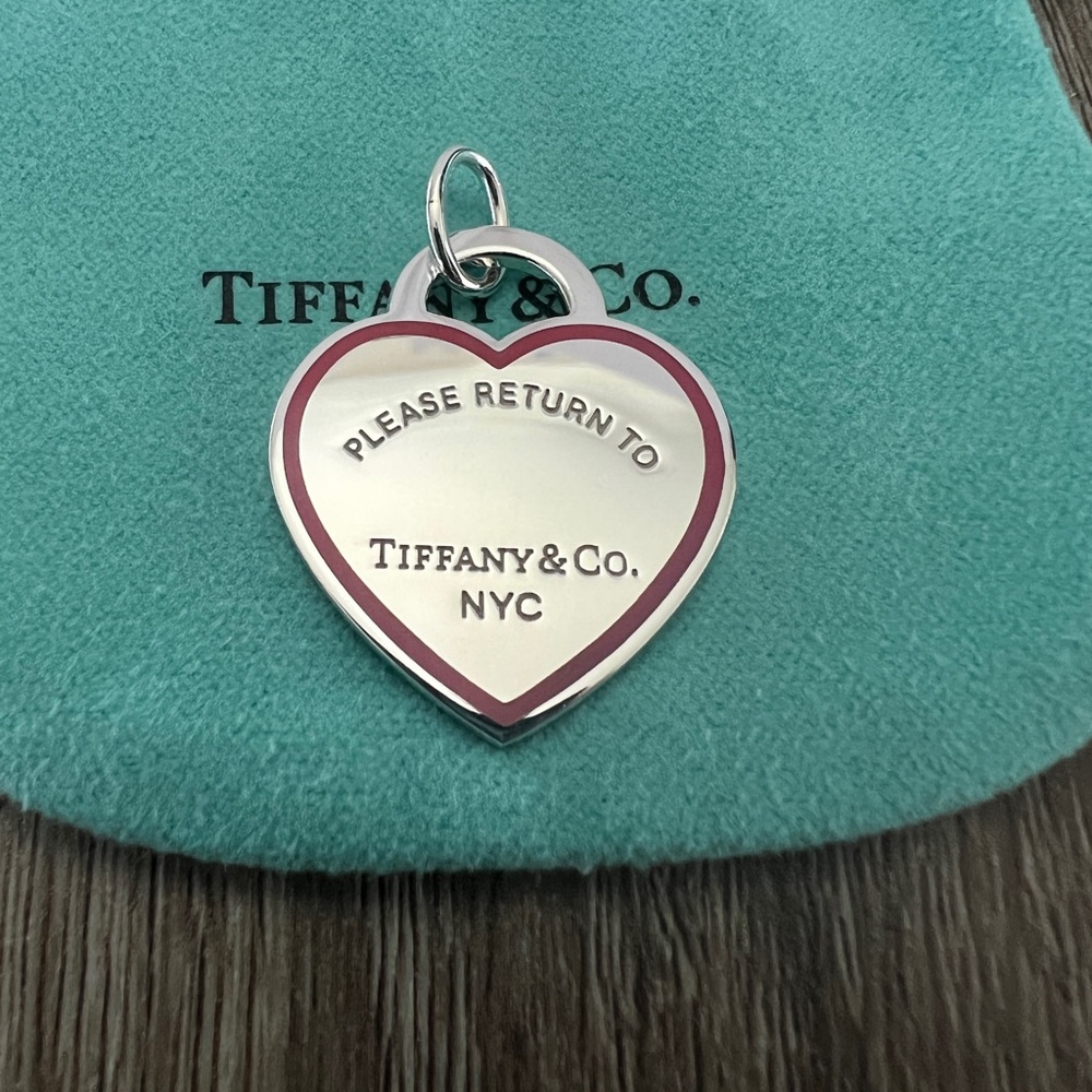 Pink enamel outline large heart charm - Picture 2 of 5